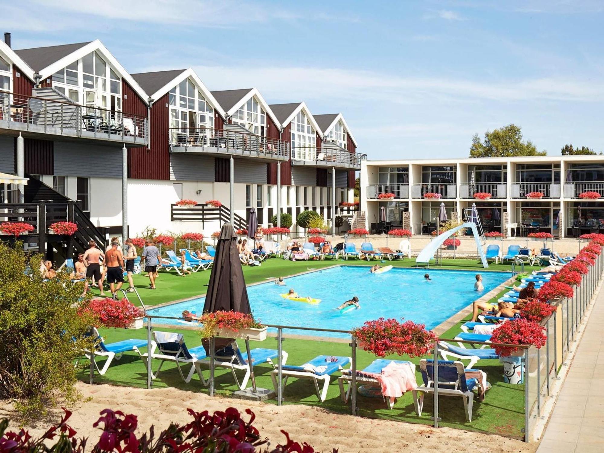 4 Person Holiday Home On A Holiday Park In Glesborg Exterior photo